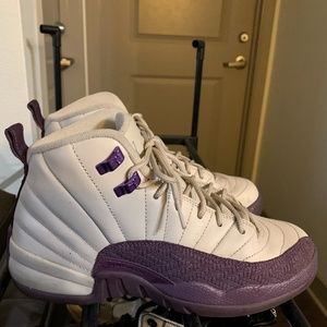 Air Jorden 12 Retro Purple Size 6.5Y